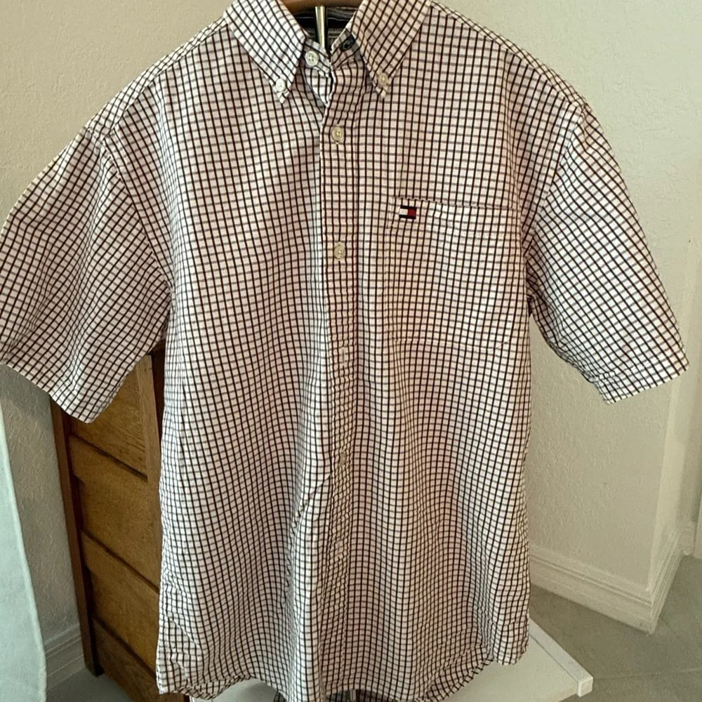 Boys‎ Large Red Plaid Tommy Hilfiger Button-Up Short Sleeve Shirt (kids)